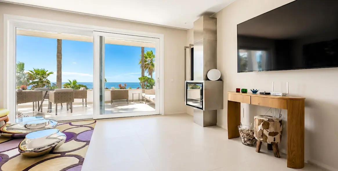 Sale of middle floor apartment in New Golden Mile 7