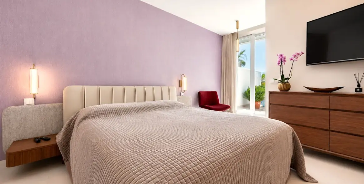 Sale of middle floor apartment in New Golden Mile 9