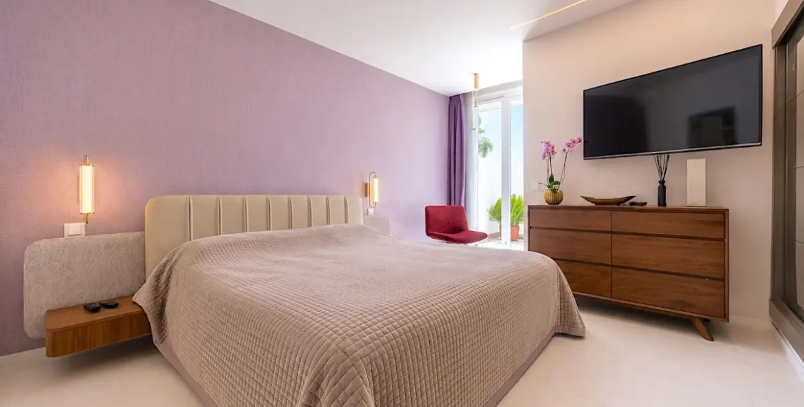 Sale of middle floor apartment in New Golden Mile 11