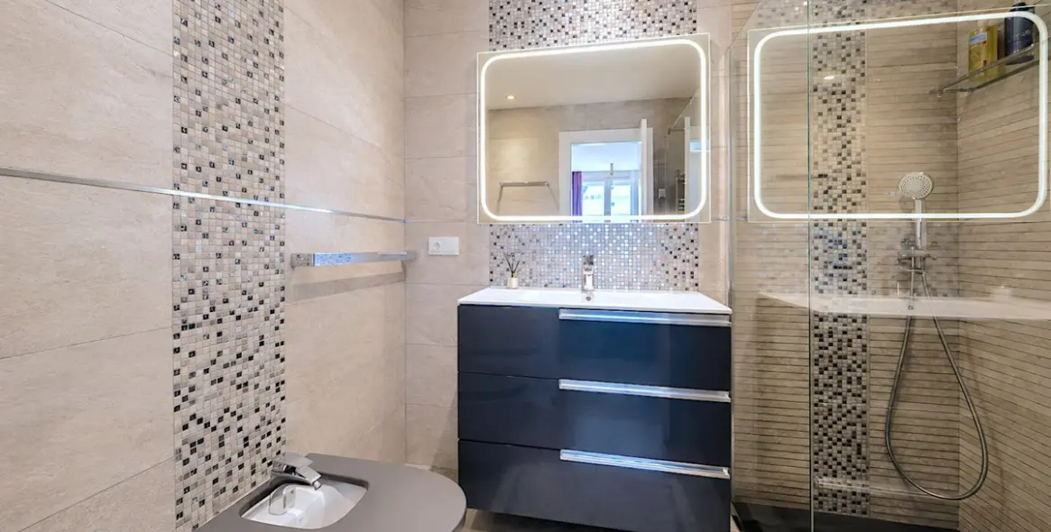 Sale of middle floor apartment in New Golden Mile 13