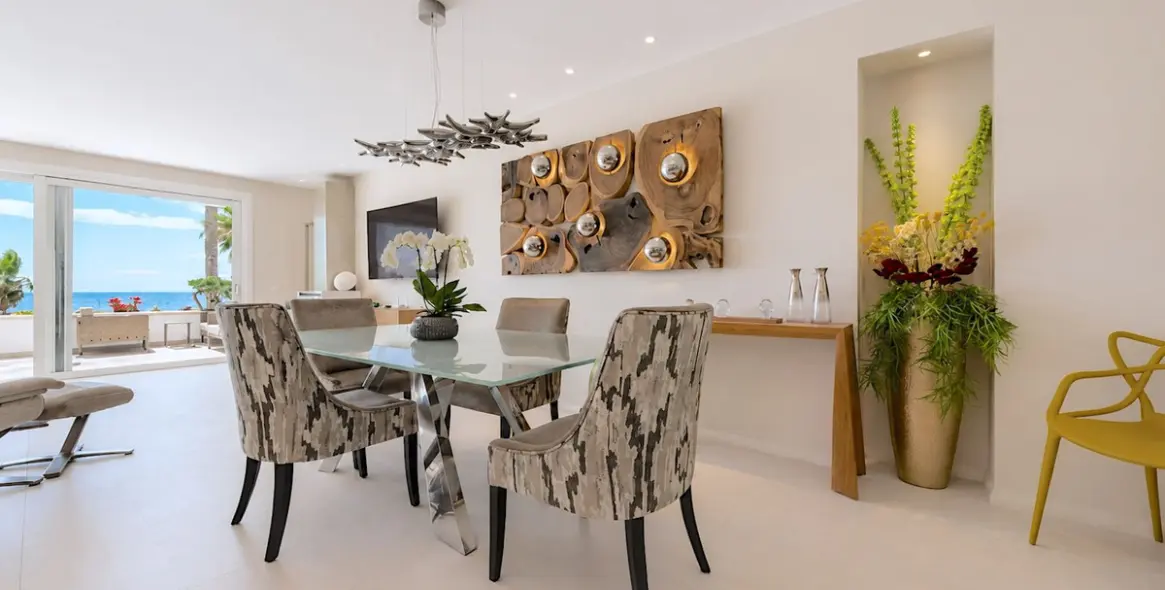 Sale of middle floor apartment in New Golden Mile 14