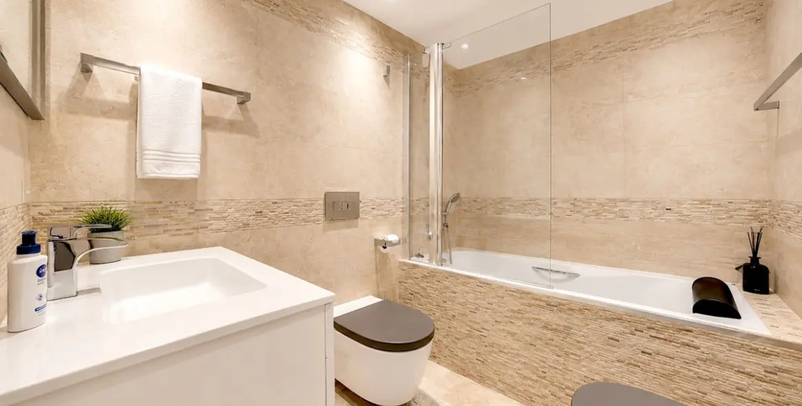 Sale of middle floor apartment in New Golden Mile 18