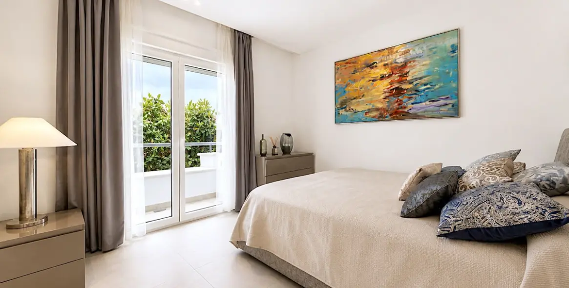 Sale of middle floor apartment in New Golden Mile 19