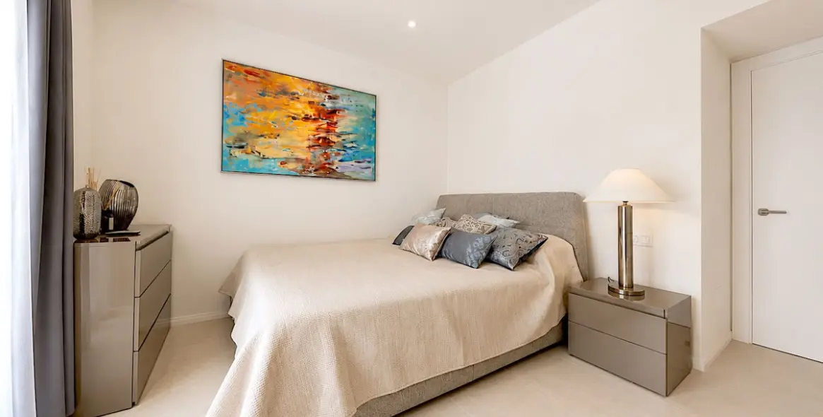 Sale of middle floor apartment in New Golden Mile 20