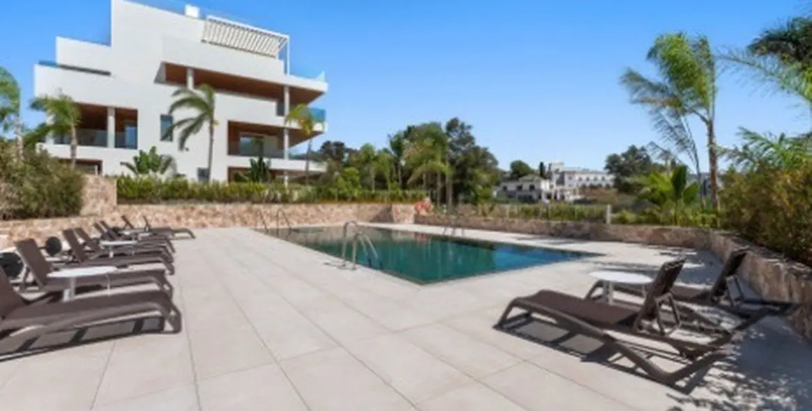 Venta de apartamento en planta media en The Golden Mile 11