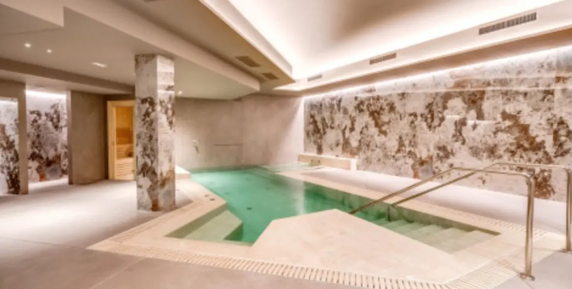 Venta de apartamento en planta media en The Golden Mile 16