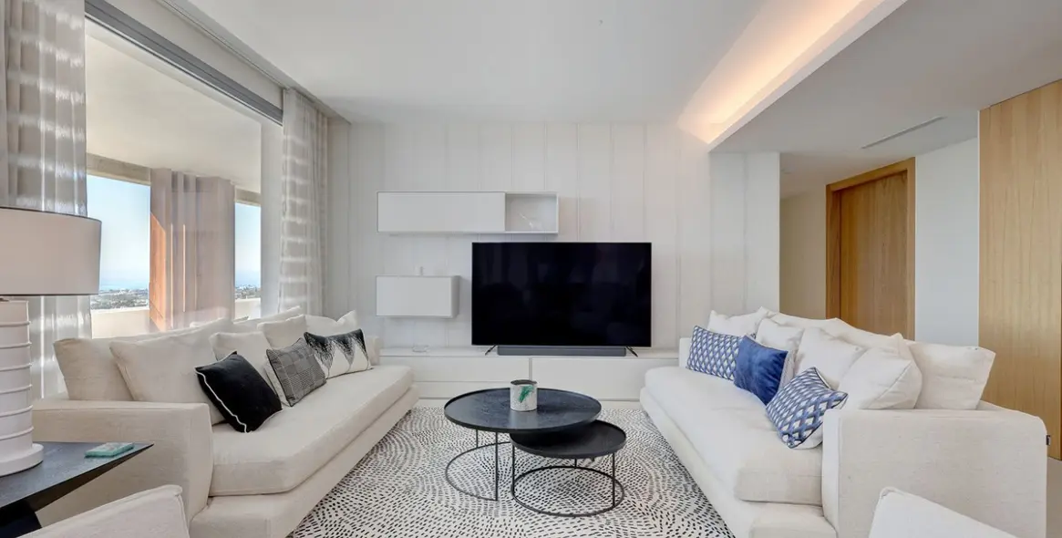 Venta de apartamento en planta media en La Quinta 3