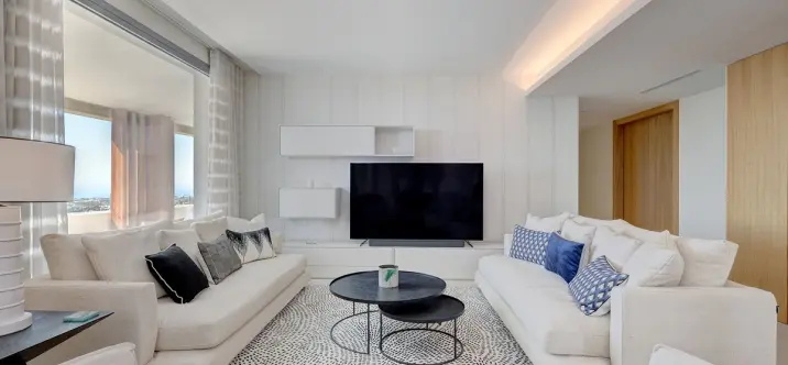 Venta de apartamento en planta media en La Quinta 2
