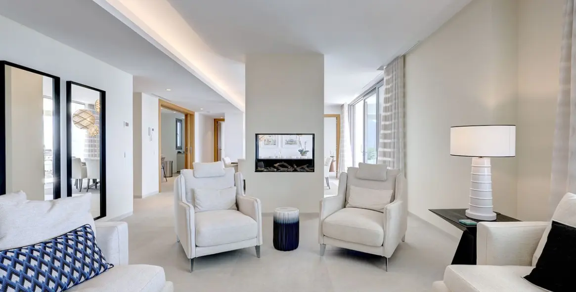 Venta de apartamento en planta media en La Quinta 5