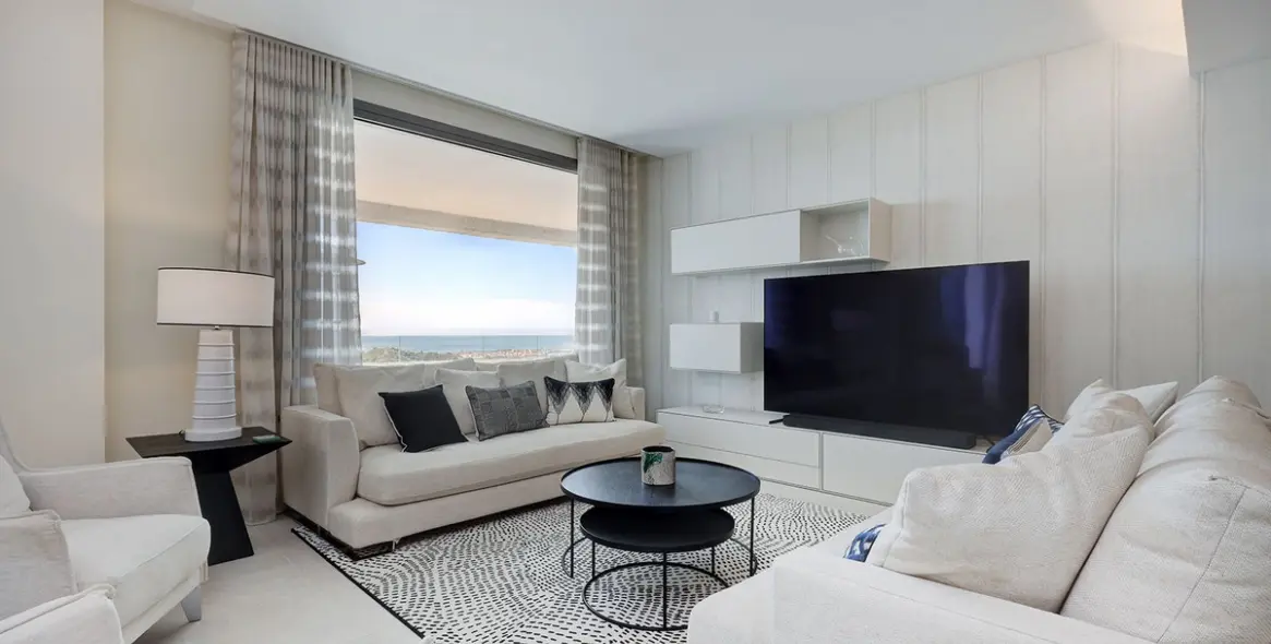 Venta de apartamento en planta media en La Quinta 6