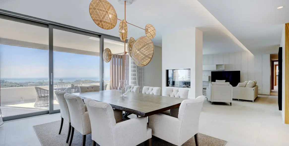 Venta de apartamento en planta media en La Quinta 11