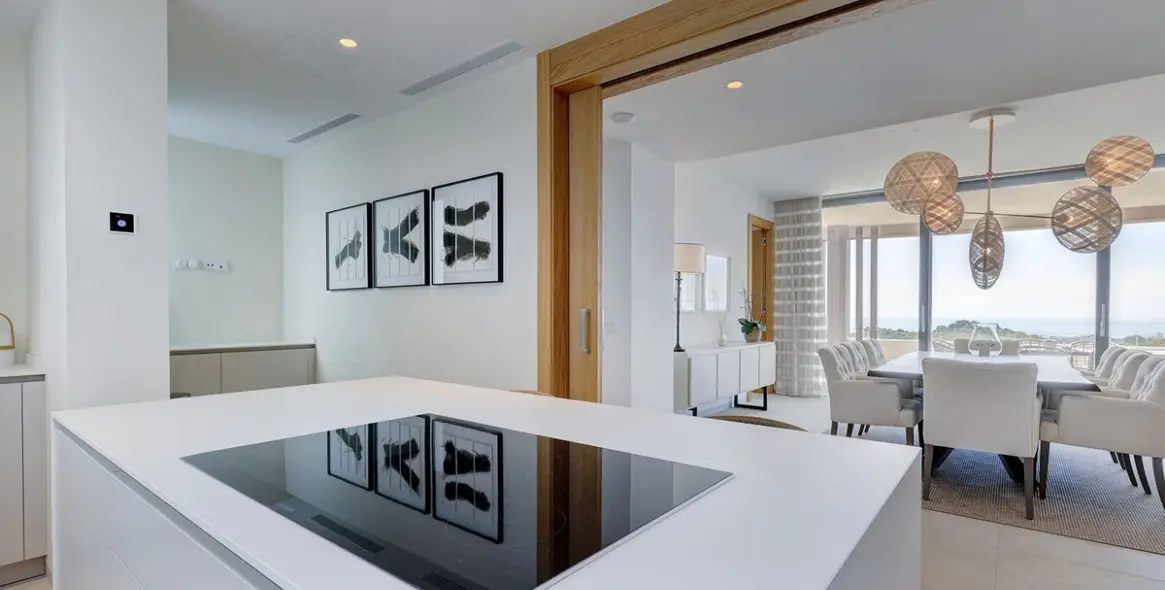 Venta de apartamento en planta media en La Quinta 13