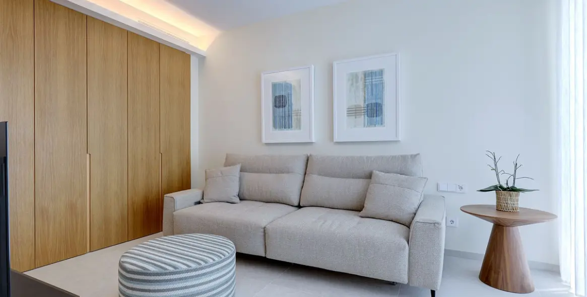 Venta de apartamento en planta media en La Quinta 17