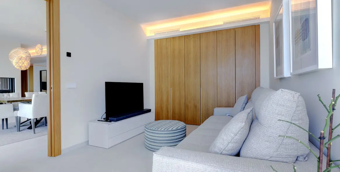 Venta de apartamento en planta media en La Quinta 18