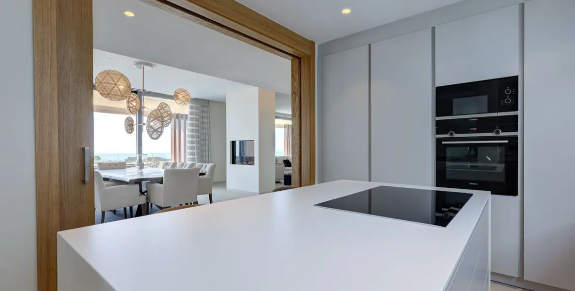 Venta de apartamento en planta media en La Quinta 24