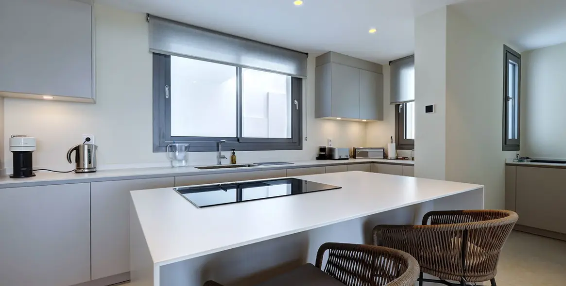 Venta de apartamento en planta media en La Quinta 25