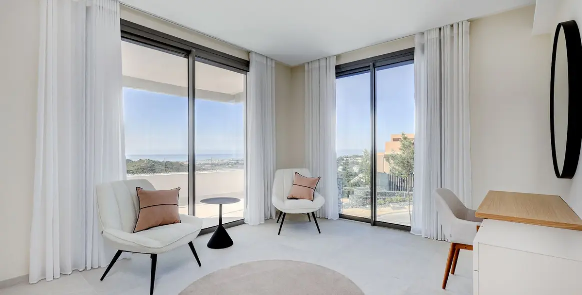 Venta de apartamento en planta media en La Quinta 29