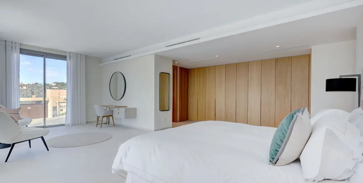 Venta de apartamento en planta media en La Quinta 30