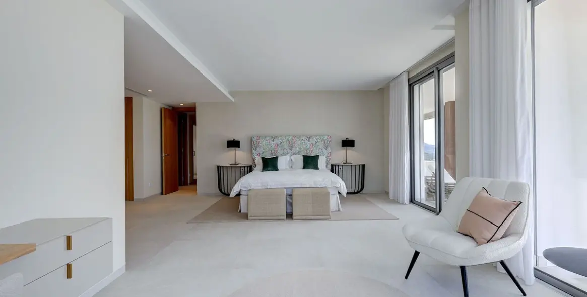 Venta de apartamento en planta media en La Quinta 31