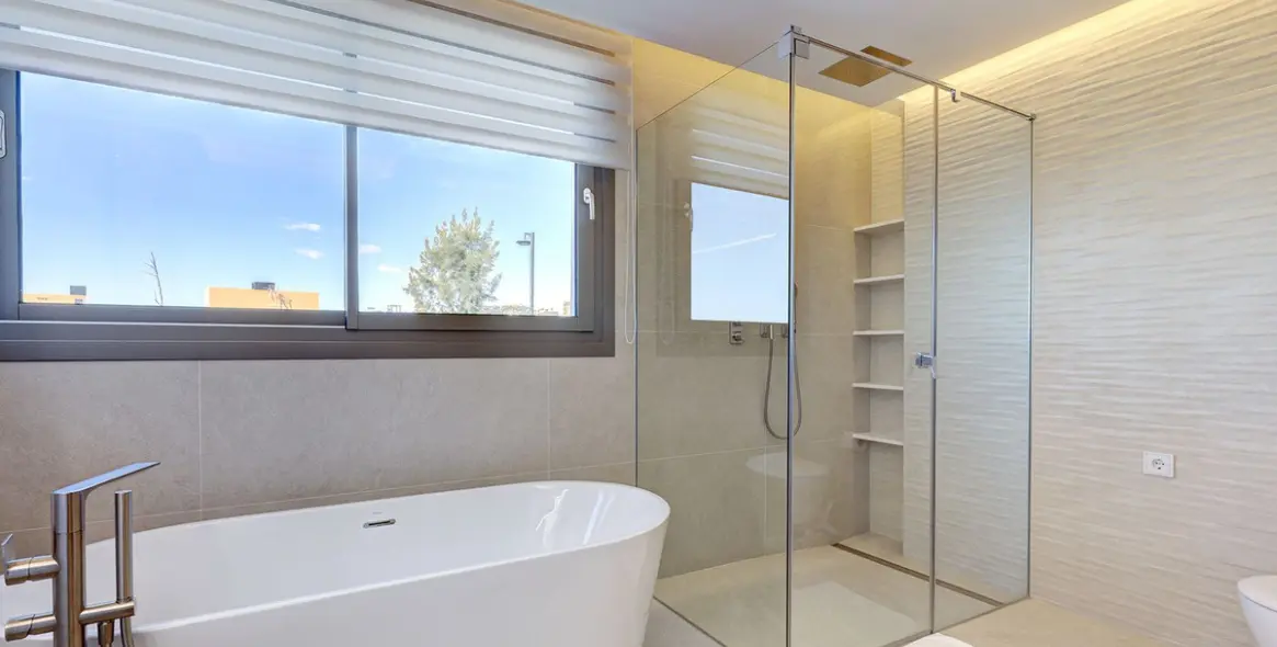 Venta de apartamento en planta media en La Quinta 41