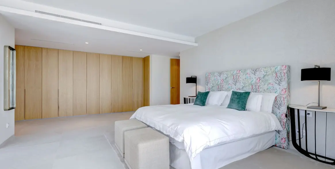 Venta de apartamento en planta media en La Quinta 43