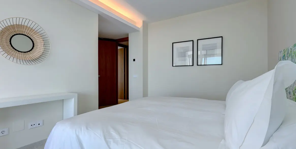 Venta de apartamento en planta media en La Quinta 52