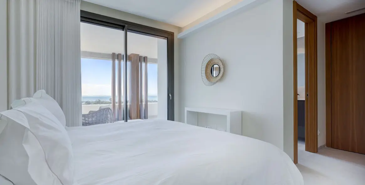 Venta de apartamento en planta media en La Quinta 54