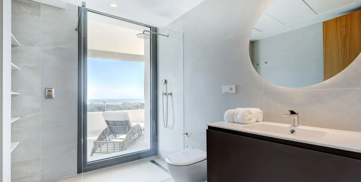 Venta de apartamento en planta media en La Quinta 55