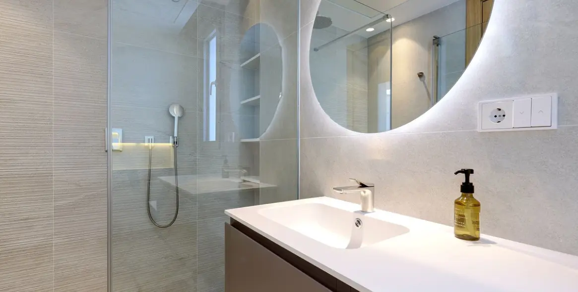 Venta de apartamento en planta media en La Quinta 65