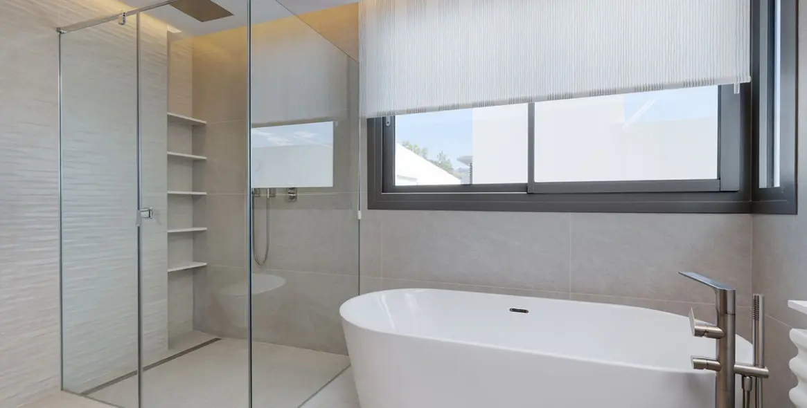 Venta de apartamento en planta media en La Quinta 72
