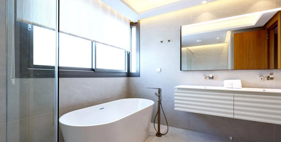 Venta de apartamento en planta media en La Quinta 74