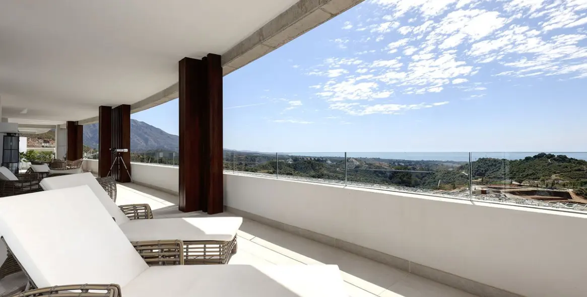 Venta de apartamento en planta media en La Quinta 92