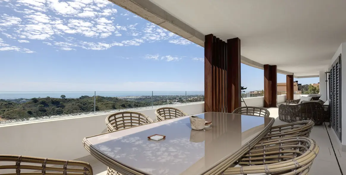 Venta de apartamento en planta media en La Quinta 96