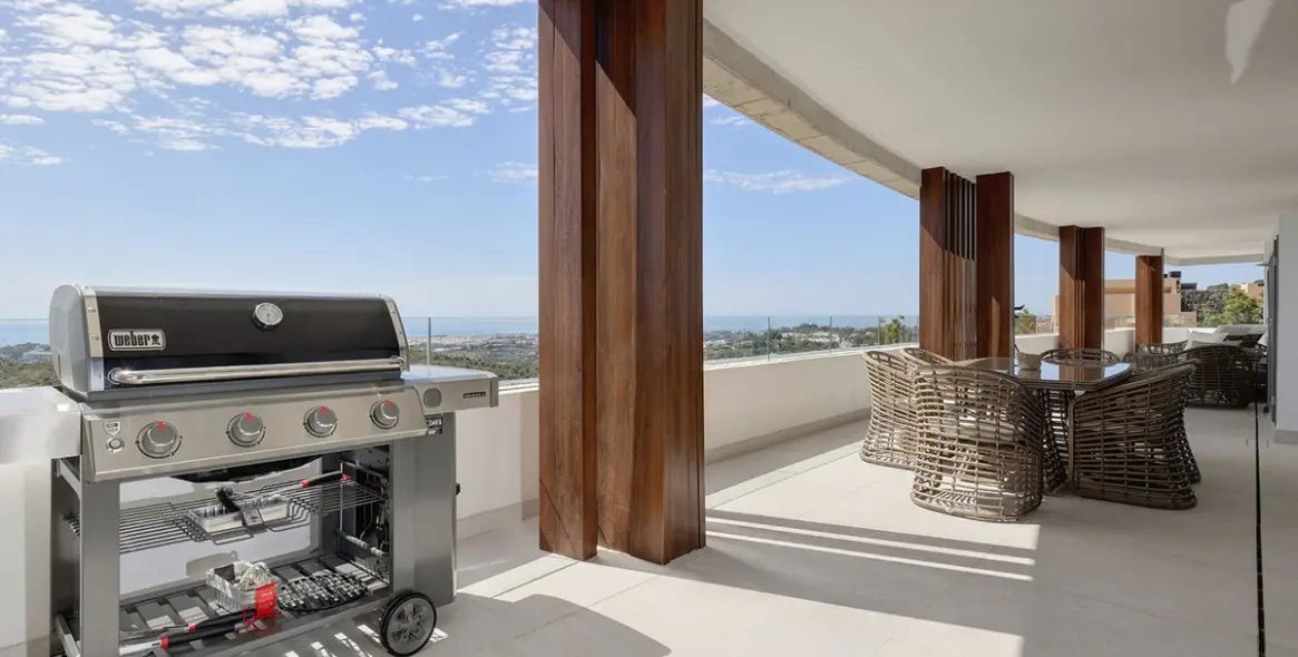Venta de apartamento en planta media en La Quinta 98