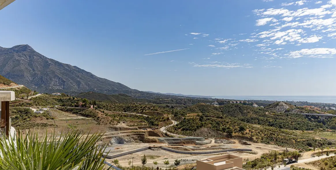 Venta de apartamento en planta media en La Quinta 100