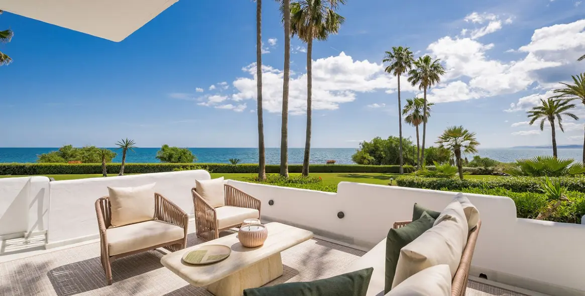 Venta de apartamento en planta baja en New Golden Mile 1