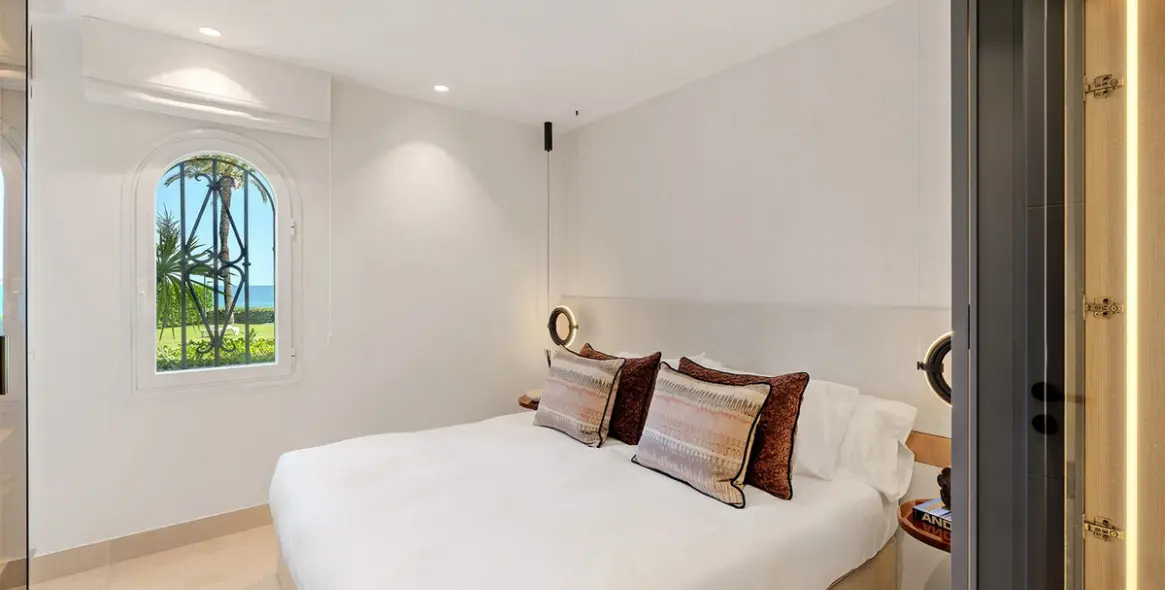 Venta de apartamento en planta baja en New Golden Mile 11