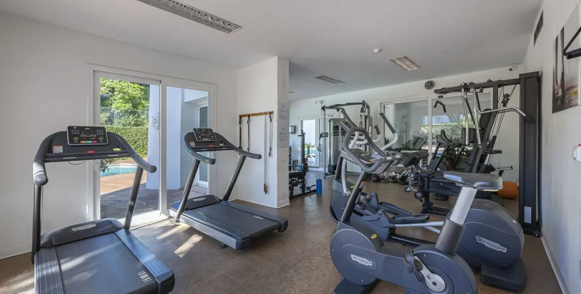 Venta de apartamento en planta baja en New Golden Mile 25