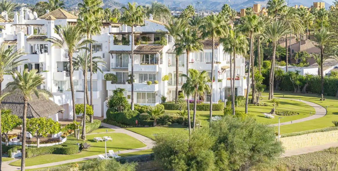Venta de apartamento en planta baja en New Golden Mile 26
