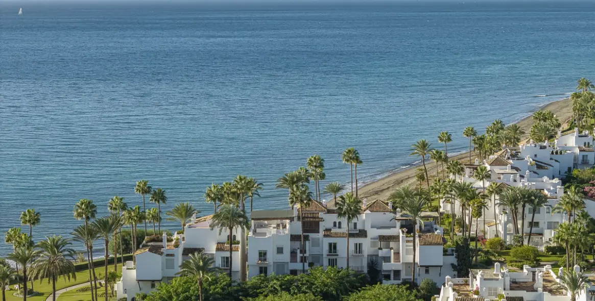 Venta de apartamento en planta baja en New Golden Mile 28