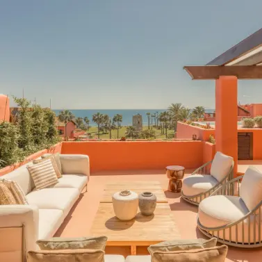 Venta de ático dúplex en Estepona