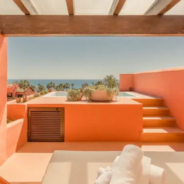 Venta de ático dúplex en Estepona