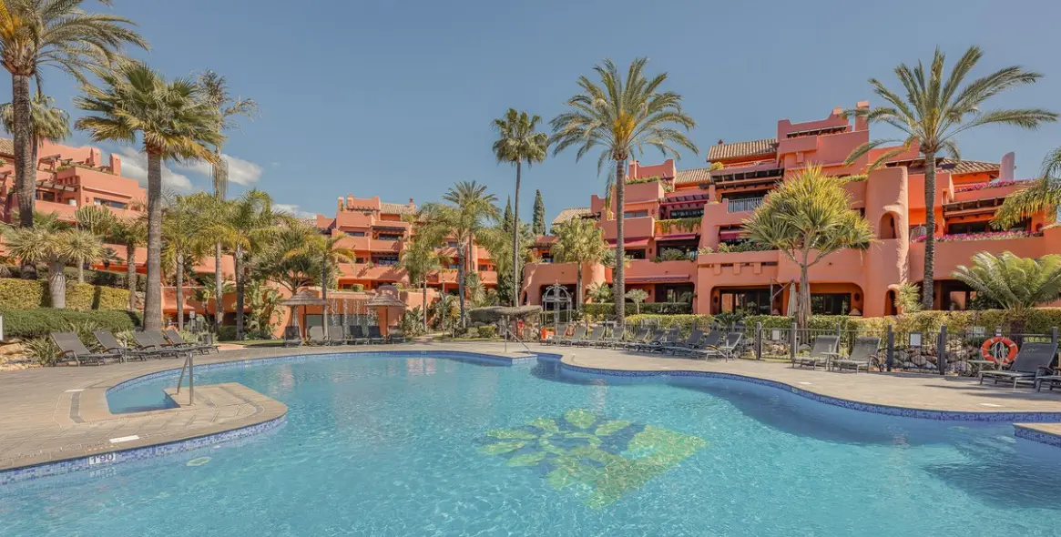 Продажа двухуровневого пентхауса в Estepona 19