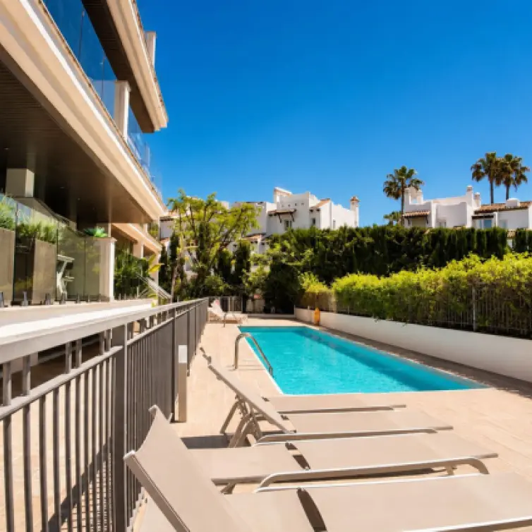 Long-term rent of middle floor apartment in Estepona