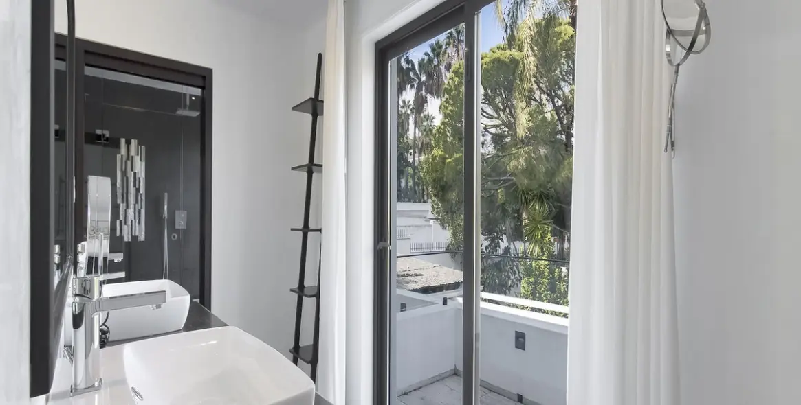 Short-term rent of detached villa in Marbella 10