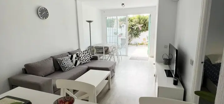 Alquiler a largo plazo de apartamento en planta baja en Estepona 0