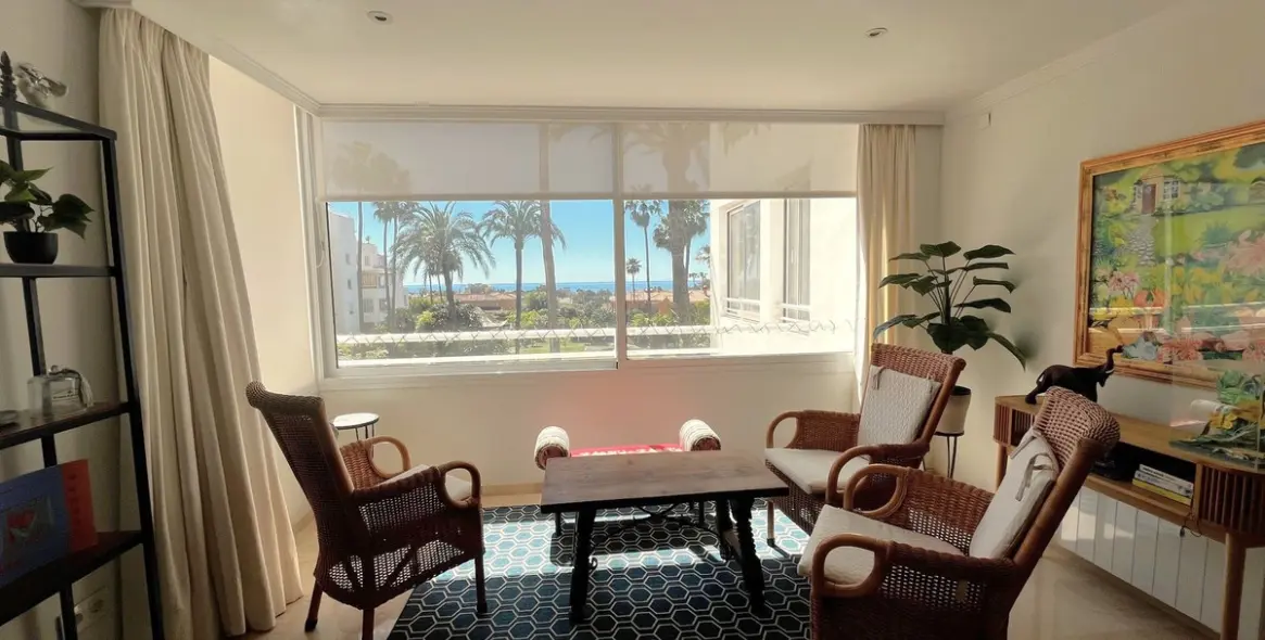 Long-term rent of middle floor apartment in Estepona 2