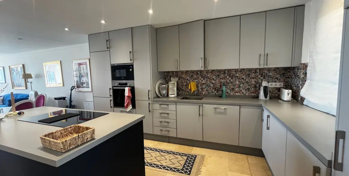Long-term rent of middle floor apartment in Estepona 3