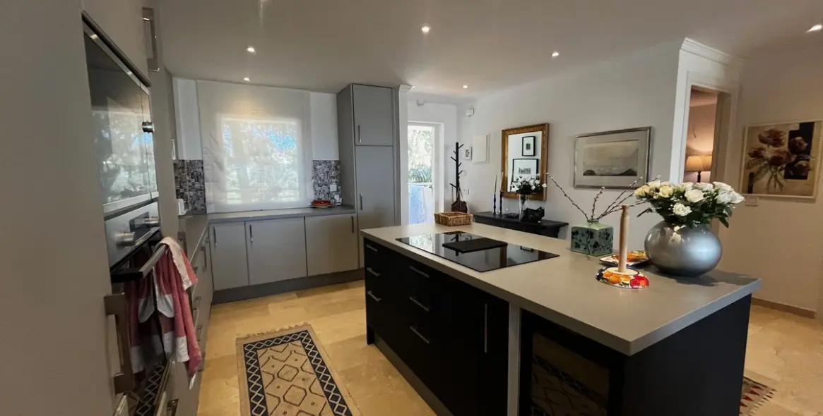 Long-term rent of middle floor apartment in Estepona 4