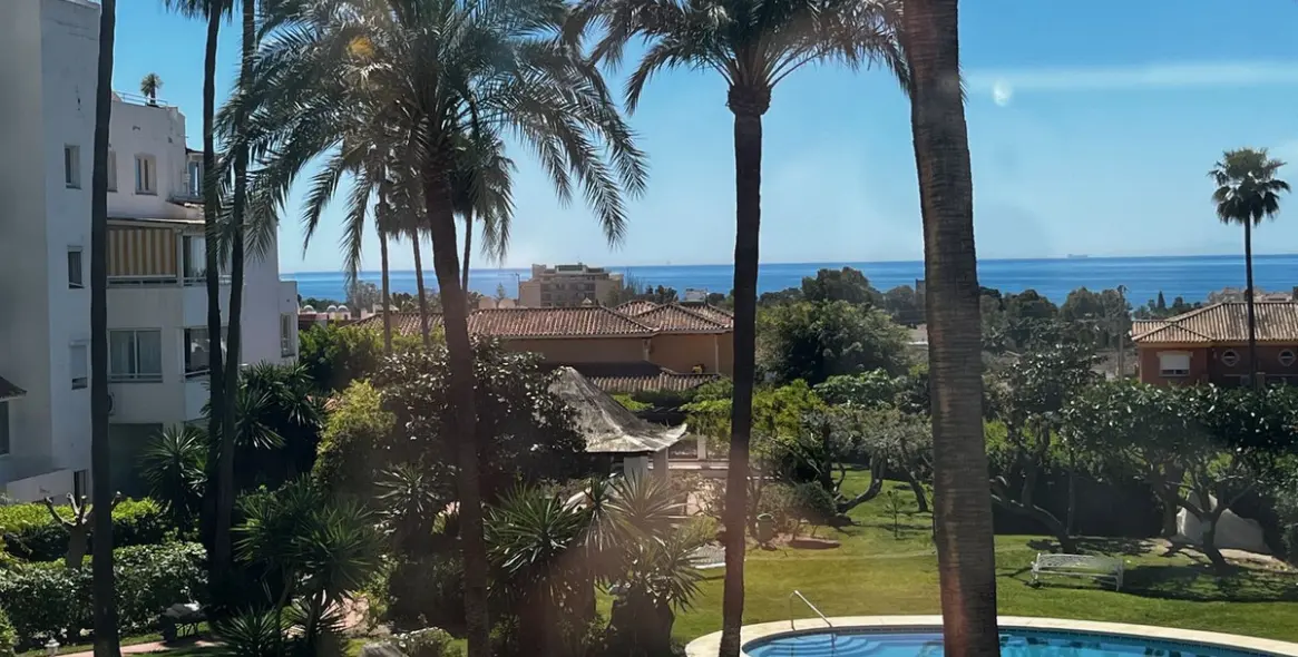 Long-term rent of middle floor apartment in Estepona 7